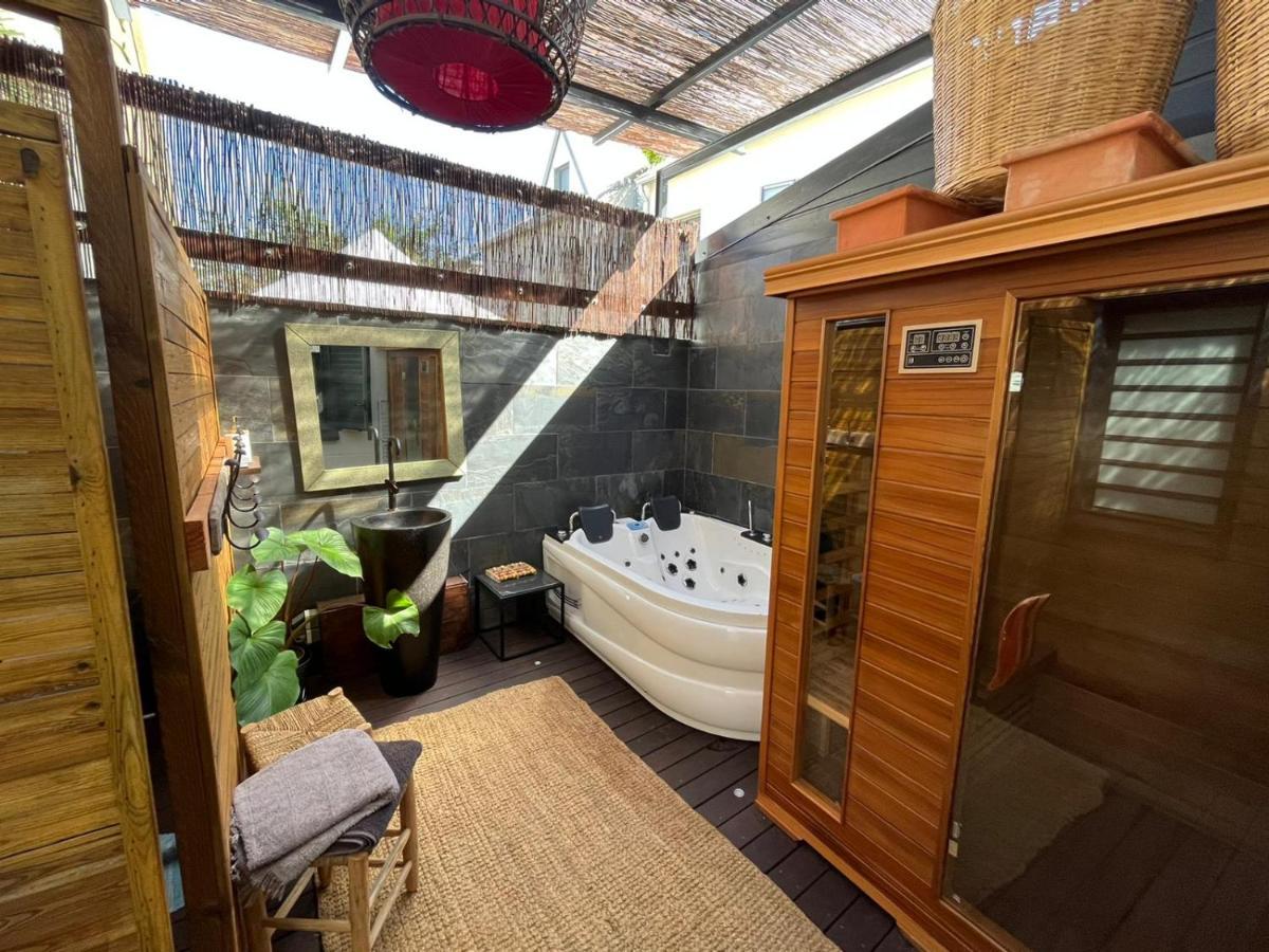 Villa Latrille - Piscine - Sauna - Jacuzzi 拉萨尔勒班 外观 照片